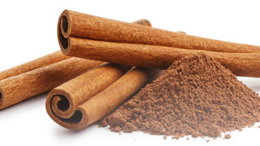 Cinnamon sticks and powder